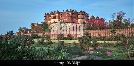 Jahangir Mahal, Zitadelle von Jahangir, Orchha Palace, Zitadelle. Jahangir Mahal ist eine Zitadelle und Garnison in Orchha befindet sich im Stadtteil Tikamgarh Stockfoto