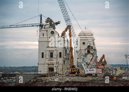 Die berühmten Twin Towers von Wembley Stadion in London, England, im Jahr 2003 abgerissen wurden. Stockfoto