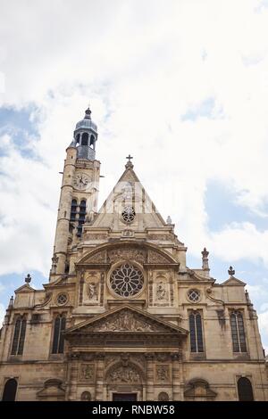 Kirche von Saint-Etienne-du-Mont in Paris 1494-1624 in der Nähe des Pantheon. Es enthält Schrein von St. Genevieve - Schutzpatron von Paris. Kirche enthält auch Stockfoto