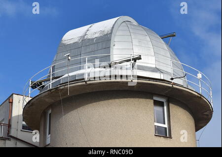 Die Kuppel mit astronomischen Teleskope im Observatorium und Planetarium in Hradec Kralove, Tschechische Republik, 2019. (CTK Photo/Rostislav Kalousek) Stockfoto