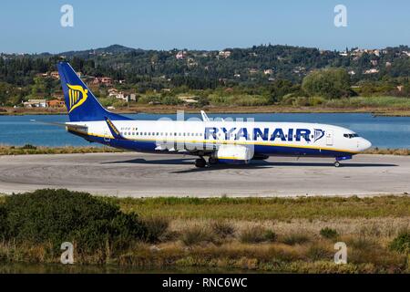 Korfu, Griechenland - 15. September 2017: Ryanair Boeing 737 am Flughafen Korfu (CFU) in Griechenland. | Verwendung weltweit Stockfoto