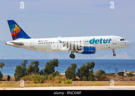Rhodes, Griechenland - 12 September, 2018: Die kleinen Planeten Airlines Airbus A320 Flugzeug am Flughafen Rhodos (RHO) in Griechenland. | Verwendung weltweit Stockfoto