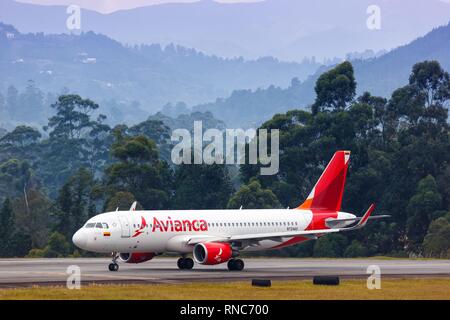 Medellin, Kolumbien - Januar 27, 2019: Avianca Airbus A320 Flugzeug in Medellin Flughafen (MDE) in Kolumbien. | Verwendung weltweit Stockfoto