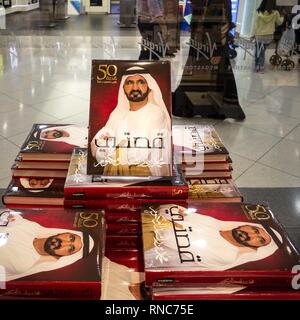 Dubais Herrscher Mohammed Bin Rashid Al Maktum (geb. 1949) stellte seine Vision von der Zukunft Dubai am 04.01.2019. Das Dokument mit der Bezeichnung "Fifty-Year Charta" wurde auch als Buch veröffentlicht. (14. Januar 2019) | Verwendung weltweit Stockfoto