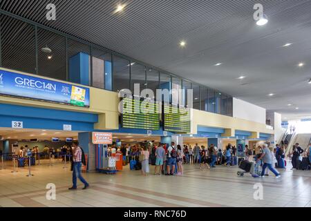 Rhodes, Griechenland - 14. September 2018: Terminal am Flughafen Rhodos (RHO) in Griechenland. | Verwendung weltweit Stockfoto