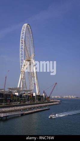 Die weltweit größte Riesenrad, die derzeit in Dubai gebaut wird, wird erwartet, um 1.400 Menschen gleichzeitig zu halten. Das 210 Meter hohe Riesenrad gehört zu der neuen künstlichen Lifestyle und Shopping Insel Bluewaters Insel. (15. Januar 2019) | Verwendung weltweit Stockfoto