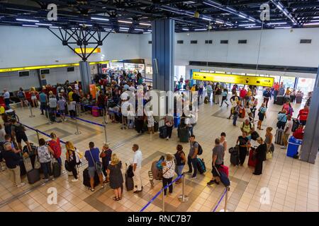 Korfu, Griechenland - 15. September 2017: Terminal am Flughafen Korfu (CFU) in Griechenland. | Verwendung weltweit Stockfoto