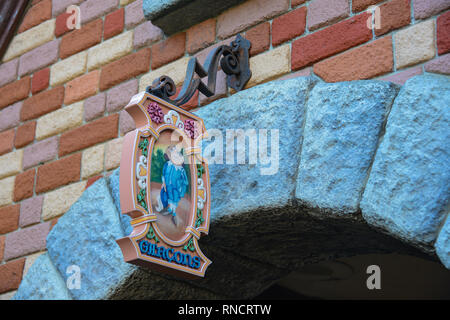 Frankreich, Paris - Februar 29, 2016 - dekorative Details der Eintritt in die Bäder von Männern und Frauen, im Disneyland Park, Paris Stockfoto