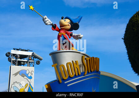 Frankreich, Paris - 28. Februar 2016 - Blick auf den Assistenten Mickey Mouse, aus dem Film Fantasia, uns willkommen zu den Disney Studios. Stockfoto