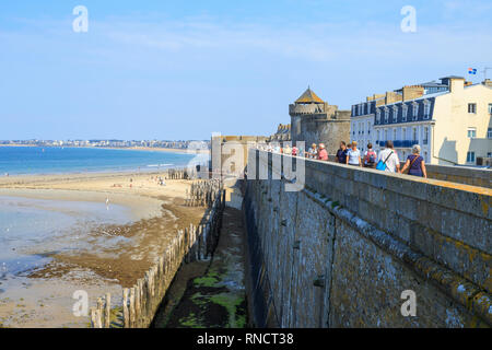 Frankreich, Ille et Vilaine, Cote d'Emeraude (Smaragdküste), Saint Malo, Wand- und Festungswall // Frankreich, Ille-et-Vilaine (35), Côte d'Émeraude, Saint-M Stockfoto