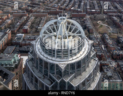 Back Bay und an der Oberseite der 111 Huntington Avenue Wolkenkratzer in Boston. Die 10 höchsten. Von Prudential Skywalk Observatory, Boston, Massachusetts. Stockfoto