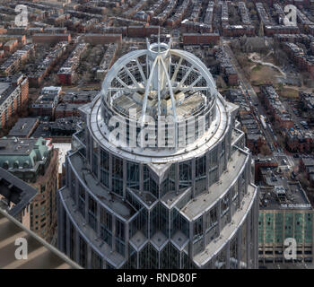 Back Bay und an der Oberseite der 111 Huntington Avenue Wolkenkratzer in Boston. Die 10 höchsten. Von Prudential Skywalk Observatory, Boston, Massachusetts. Stockfoto