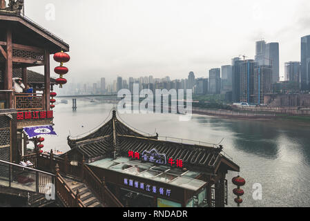 Chongqing, Chongqing/China - April 06, 2015: Hongya Höhle district (Hongyadong) berühmten traditionellen kulturellen Tourismus Ziel Stockfoto