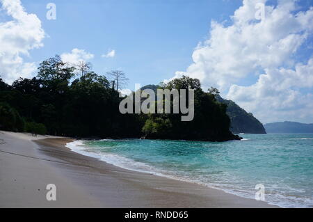 Blue Sky von Teluk Hijau Strand Banyuwangi Indonesien Stockfoto