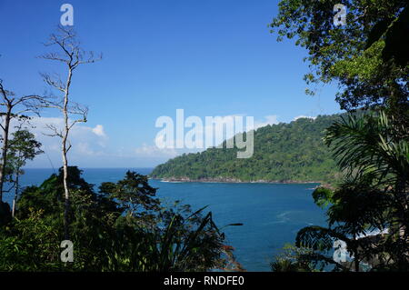 Blue Sky von Teluk Hijau Strand Banyuwangi Indonesien Stockfoto