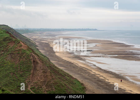 Blick Richtung Marske und Redcar von den Klippen in Saltburn-by-the-Sea, North Yorkshire, England Stockfoto