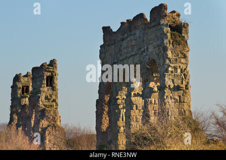 Claudian und Anio Novus Aquädukte (Park der Aquädukte - Campagna Romana - Wasserbau Wunder - die Aquädukte im Alten Rom - Rom Stockfoto