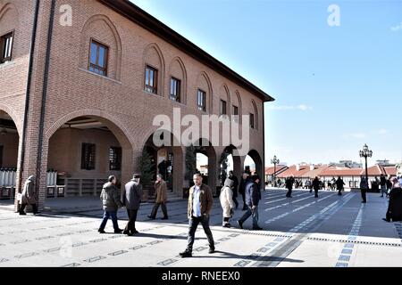 19. Februar 2019, in der Türkei, Ankara: Die Menschen besuchen Haci Bayram-i Veli Moschee und seine Umgebung im historischen Stadtteil Ulus. Foto: Altan Gochre | Verwendung weltweit Stockfoto