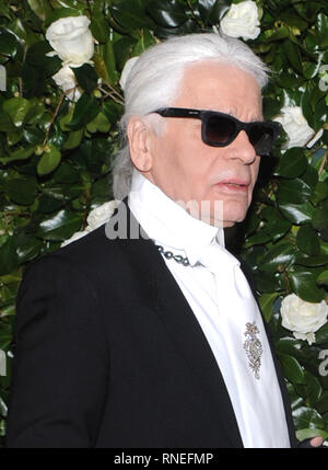 New York, NY, USA. 5 Nov, 2019. Karl Lagerfeld besucht das Museum für Moderne Kunst Film profitieren: Ein Tribut an Tilda Swinton am 5. November 2013 in New York City. Credit: Jon Palmer/Medien Punch/Alamy leben Nachrichten Stockfoto