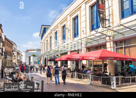 Pizza Hut Restaurant und andere Restaurants auf Forman street Nottingham City Centre Nottingham East Midlands Nottinghamshire England GB UK Stockfoto