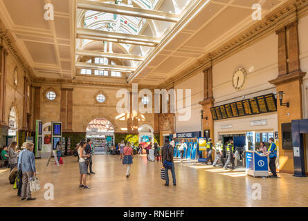 Nottingham Station Innenraum ticket Halle Carrington Street East Midlands Nottinghamshire England gb uk Europa Stockfoto