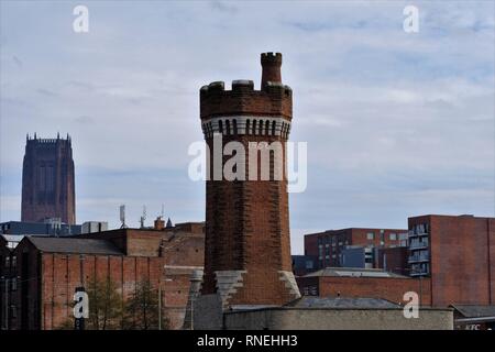 Hydraulischer Turm, Gatekeepers Lodge, Wapping Dock, Liverpool Waterfront, Großbritannien, Bogenfenster, Waterfront, River Mersey, Achteckig, Stein. Stockfoto