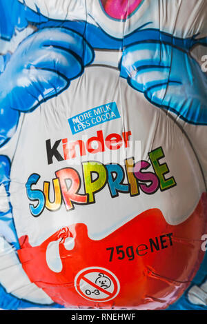 Nahaufnahme Detail von Kinder Überraschung Osterhase Stockfoto