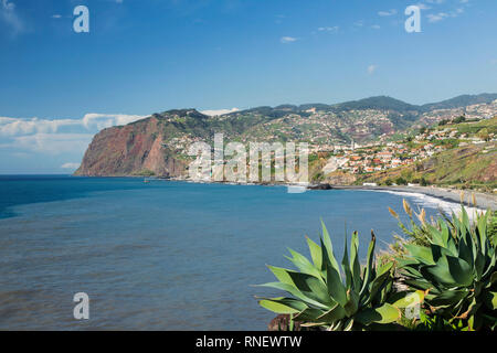 Ein Bild von der wunderschönen Küste nach Westen der Insel Madeira, Portugal, Schuß aus der Gegend von Sao Martinho Küste. Stockfoto