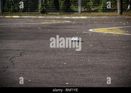 Wettbewerbe auf dem Auto Sport in ferngesteuerten Autos, Rennstrecke, Nahaufnahme, Auto, Sport, Meisterschaft Stockfoto