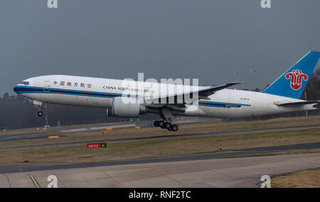 Flughafen Stansted Verkehrsflugzeuge China Southern Airlines, Boeing 777 Cargo, Stockfoto