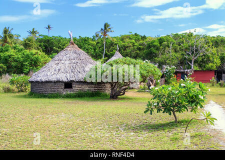 Traditionelle Kanak Häuser auf der Insel Ouvea, Loyalty Islands, New Caledonia. Kanak sind die indigenen Melanesischen Bewohner von Neukaledonien. Stockfoto