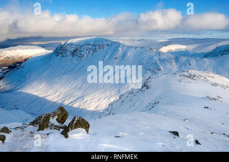 St Sunday Crag im Winter. Nationalpark Lake District, Cumbria, Großbritannien Stockfoto