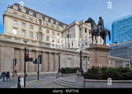 LONDON DIE STADT LONDON THREADNEEDLE STREET DER BANK VON ENGLAND UND REITERSTATUE des Herzogs von Wellington Stockfoto