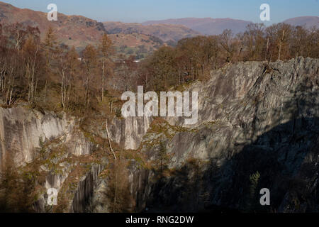 Ein Blick auf die Hauptseite an Hodge schließen Schiefergrube im Lake District, Cumbria, UK. Stockfoto