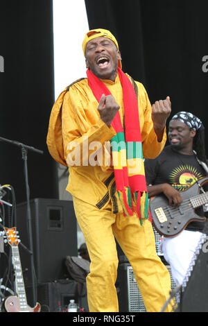 Jamaikanischer reggae Sänger, Musiker und Schauspieler, Jimmy Cliff ist dargestellt auf der Bühne während der "Live"-Konzert aussehen. Stockfoto