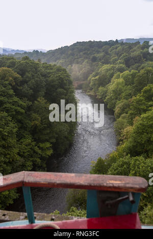 Narrowboat auf Pontcysllyte Aquädukt, Llangollen Kanal, Wrexham Wales Stockfoto