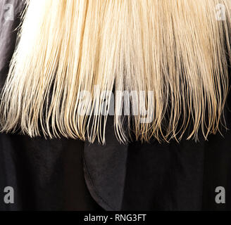 Feuchte lange, blonde Haare auf schwarzem Grund [(c) Dirk Friedrich A. Stockfoto