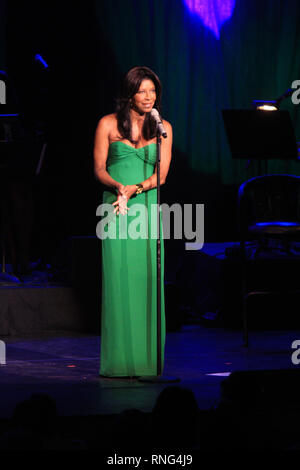 Acht Grammy ausgezeichnete Sängerin Natalie Cole ist auf der Bühne eine "Live"-Konzert Performance gezeigt. Stockfoto