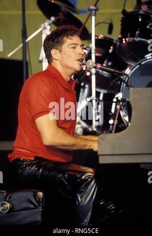 Sänger, Pianist, Komponist, Schauspieler, und humanitäre, Harry Connick Jr ist dargestellt auf der Bühne während eines Konzertes aussehen. Stockfoto