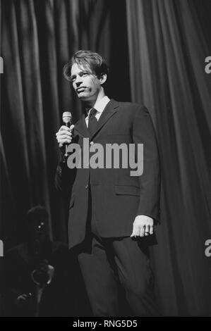 Sänger, Pianist, Komponist, Schauspieler, und humanitäre, Harry Connick Jr ist dargestellt auf der Bühne während eines Konzertes aussehen. Stockfoto