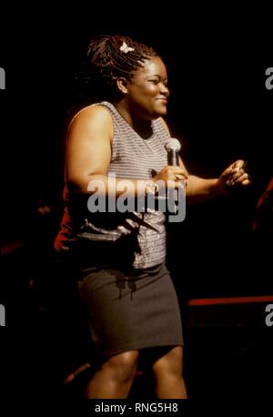 Blues Sängerin Shemekia Copeland dargestellt singen auf der Bühne während eines 'live' im Konzert. Stockfoto