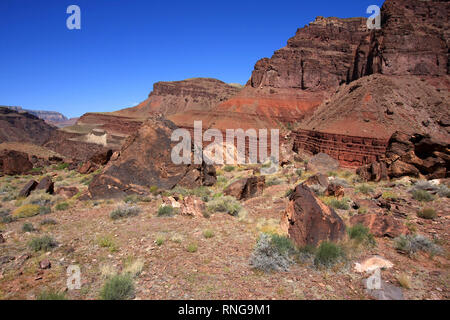 Mineral Canyon ab dem Tonto Trail gesehen in Richtung Hance Stromschnellen im Grand Canyon National Park, Arizona. Stockfoto