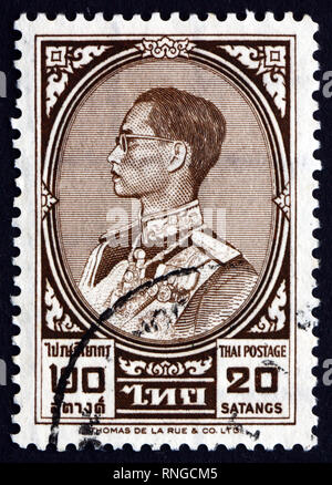 THAILAND - ca. 1962: einen Stempel in der Thailand gedruckten zeigt König Bhumibol Adulyadej, Rama IX., König von Thailand, ca. 1962 Stockfoto