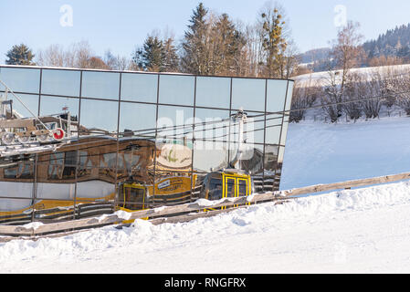 Skigebiet Hauser Kaibling in Österreich Top Skigebiete: 44 Lifte, 123 km Pisten, Parkplatz, Schladminger 4-Berge miteinander verbunden Stockfoto