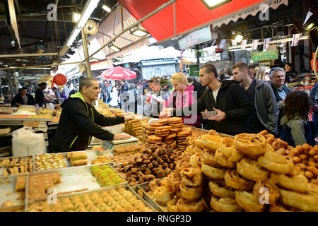 Im Nahen und Mittleren Osten Süßigkeiten auf dem Carmel-markt in Tel Aviv. Stockfoto