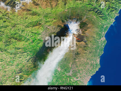 Luftbild des Vulkan Ätna mit Dampf und Lavaströme, Sizilien, Italien Stockfoto
