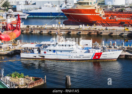 TAMPA, Florida - 27. Februar 2016: Der United States Coast Guard ist der Küsten- und Meerespolitik Strafverfolgung Zweig der Vereinigten Staaten Arme Stockfoto