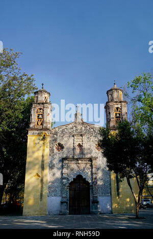 Capilla de La Conchita in der Plaza de la Conchita durch Hernan Cortes im Jahre 1525 gebaut, Coyoacan Nachbarschaft von Mexiko City, Mexiko. Stockfoto