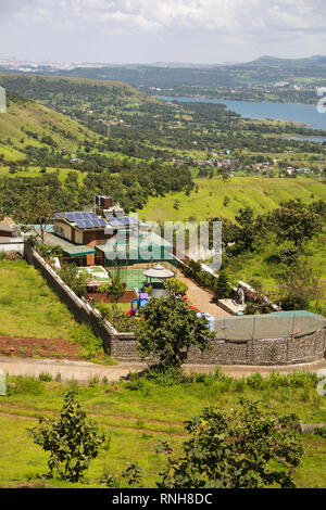 Luftbild Ferienanlage und Khadakwasla dam Backwaters, Pune Bezirk Stockfoto