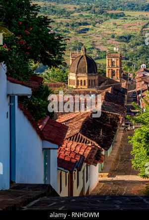 Blick in Richtung La Inmaculada Concepción Kathedrale, Barichara, Santander, Kolumbien Stockfoto